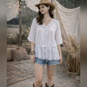 White Lace Trim Blouse.size L.New No Tag